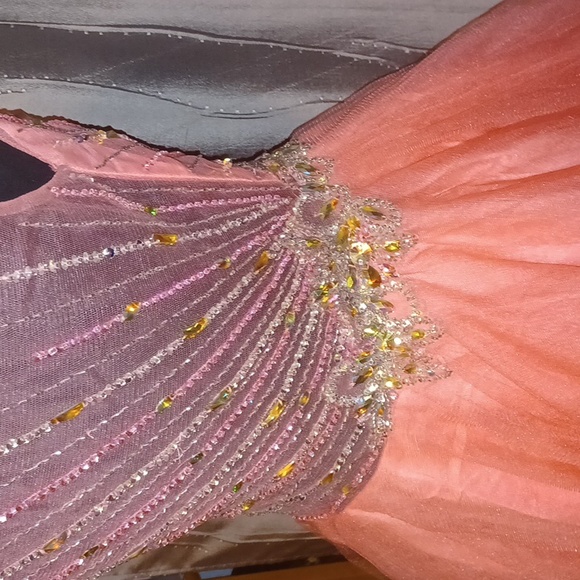 🎉🪞🎊City Princess Gown🩷🎉 - Picture 2 of 10